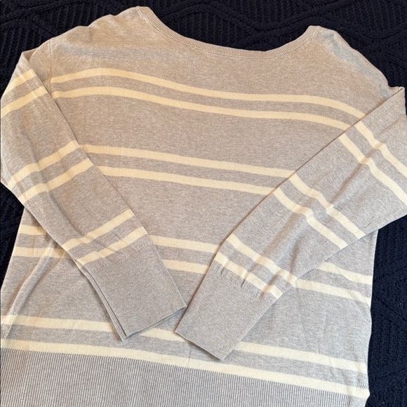 Banana Republic Forever Sweater gray and white women size medium - Picture 3 of 10